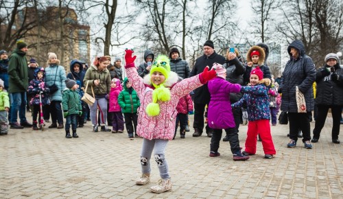В Воронцовском парке встретили весну и поздравили женщин с праздником