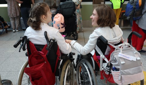 Впервые после пандемии московские дети и молодые люди с инвалидностью пройдут реабилитацию в Крыму 