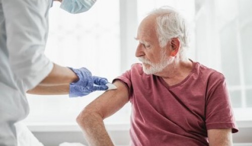Ученый рассказал о важности вакцинации от гриппа для снижения риска его распространения