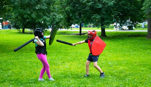 В парке «Усадьба Воронцово» начались занятия по историческому фехтованию 
