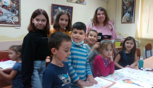 Мастер-класс по рисованию шаржей «Потому, что мы – друзья» прошел в центре «Обручевский»