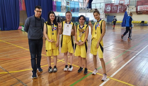 Команда Обручевского района заняла второе место в соревнованиях по стритболу