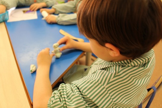 В Обручевском пройдет дистанционный мастер-класс по пластилиновой живописи для детей