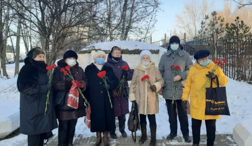 В Обручевском районе 5 декабря прошло торжественное возложение цветов к местам воинской славы