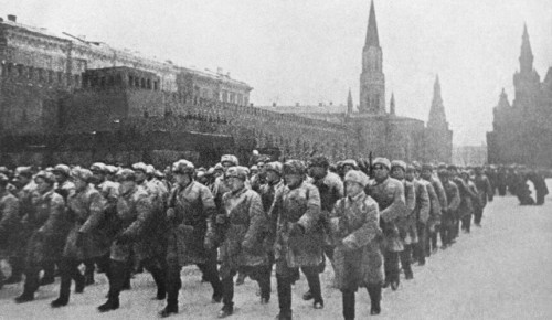 Библиотека № 172 приглашает на просмотр фильма «Парад 1941 года на Красной площади» 
