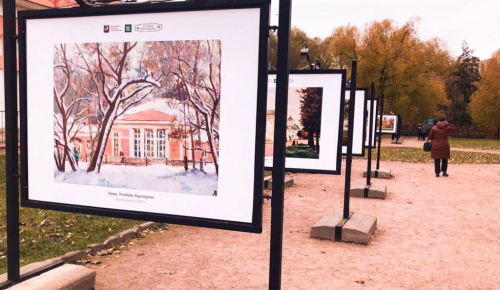 В парке «Усадьба Воронцово» продолжает свою работу фотовыставка «Усадьбы Москвы и Подмосковья»