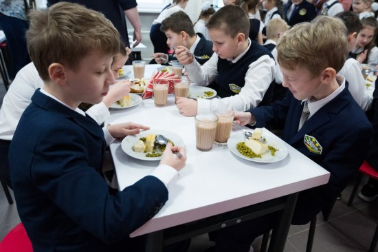 Кирилл Щитов: Бесплатный проезд пенсионеров и питание школьников обеспечено бюджетом