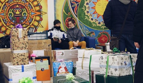 Волонтеры РУДН привезли в детские дома подарки