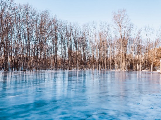 В Воронцовском парке открылся каток с естественным льдом