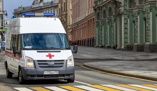 В центре столицы сотрудник полиции спас жизнь мужчине