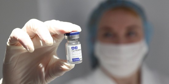 В Москве началась вакцинация от COVID-19 в ДЕПО, Геликон Опере и флагмане МФЦ