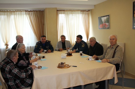 Сотрудники МЧС посетили пансионат для ветеранов «Коньково»