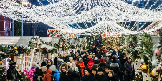 Спектакли и праздничные концерты под открытым небом: чем порадует «Путешествие в Рождество» 8 января