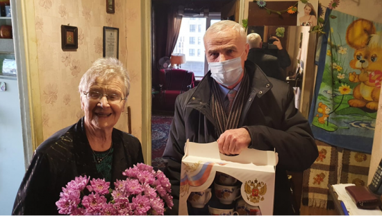 С 90-летним юбилеем поздравили двух ветеранов в Обручевском районе
