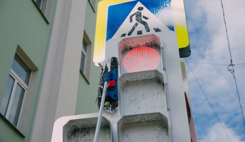 В Теплом Стане приведут в порядок светофоры и дорожные знаки