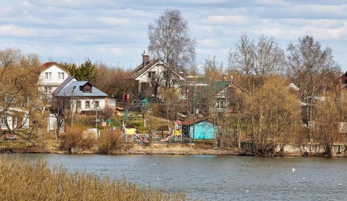 Власти Москвы разъяснили как уехать на дачу в период майских праздников