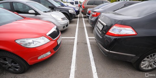 Парковку со шлагбаумом в Теплом Стане регулярно дезинфицируют