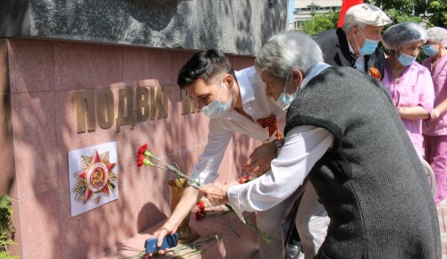 В пансионате «Коньково» для ветеранов войны прошла церемония возложения цветов к «Монументу Славы»