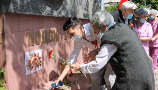 В пансионате «Коньково» для ветеранов войны прошла церемония возложения цветов к «Монументу Славы»
