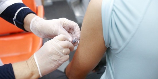Сделать прививку от гриппа можно в городских поликлиниках и МФЦ Теплого Стана