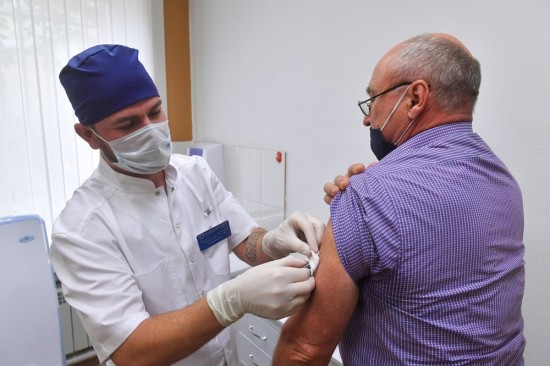 100 тыс москвичей привились от гриппа в первые дни вакцинации