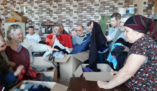 Жители Теплого Стана собрали одежду и лекарства для бездомных