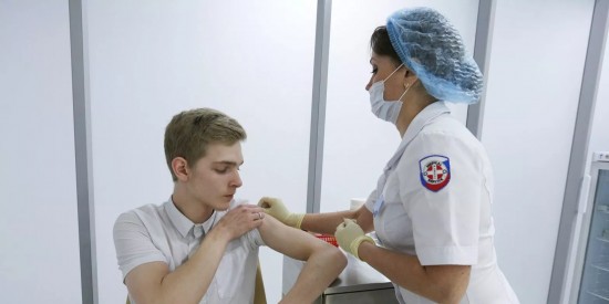 В Москве работают 450 пунктов вакцинации от гриппа