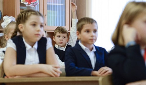 В Москве из-за ситуации с COVID-19 часть школьников будет учиться дистанционно