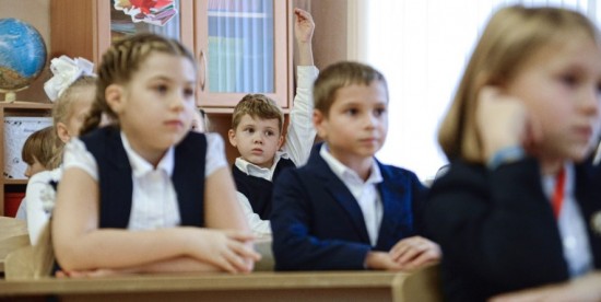 В Москве из-за ситуации с COVID-19 часть школьников будет учиться дистанционно