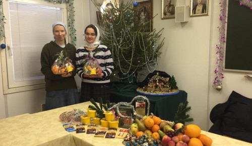 Волонтеры поздравили жителей Теплого Стана с Рождеством на дому