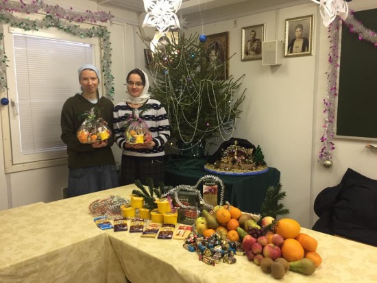 Волонтеры поздравили жителей Теплого Стана с Рождеством на дому
