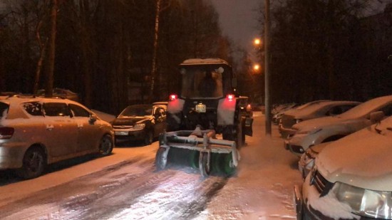 Коммунальщики продолжают ликвидировать последствия снегопада