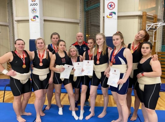 На городском турнире по сумо спортсменки «Самбо-70» завоевали 5 золотых медалей