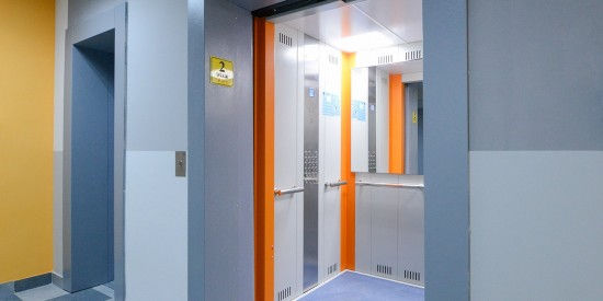 В 12 домах Теплого Стана планируют заменить лифты