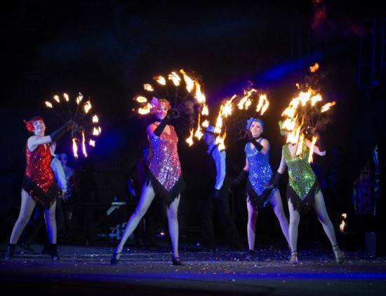 В центре "Эврика-Бутово" проходят занятия по танцам с огнем и светом