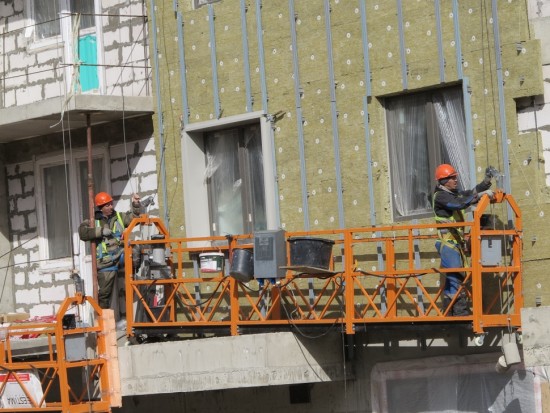 В ЮЗАО продолжается строительство домов по программе реновации