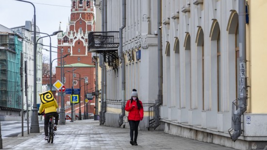 Собянин временно ограничил работу большинства предприятий и организаций