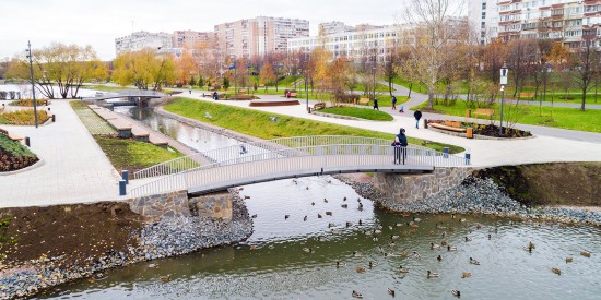 В парке Северного Бутова отремонтировали ограждение