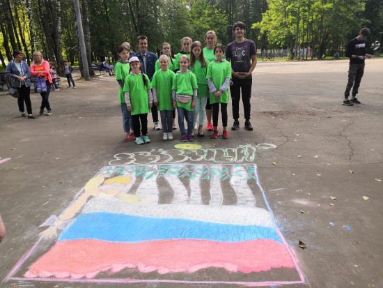 В центре «Гелиос» рисовали Российский флаг