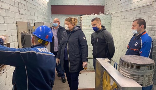 Ход работ по капремонту лифтов в многоэтажке на Ратной улице проверила Регина Захарова