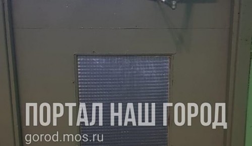 Управляющая компания отремонтировала двери в домах на Старобитцевской улице