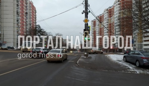 Светофор на пересечении улиц Грина и Коктебельской теперь работает без сбоев