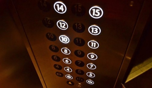 Лифт в доме на Ратной улице привели в порядок после обращения на портал «Наш город»