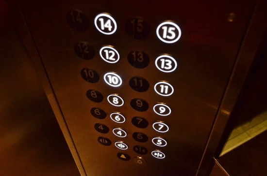 Лифт в доме на Ратной улице привели в порядок после обращения на портал «Наш город»