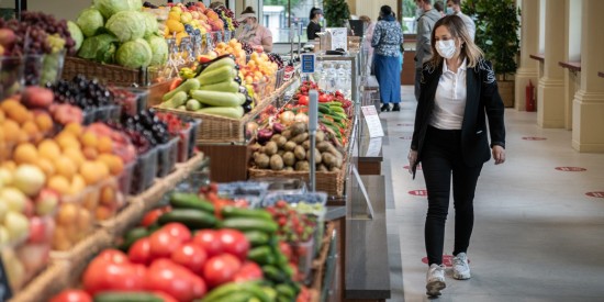 Жители Северного Бутова все чаще выбирают продукцию ярмарок выходного дня
