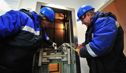 В домах района Ясенево заменят лифтовое оборудование 