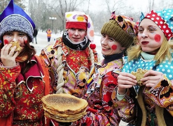 На площадке между Тарусской и Ясногорской жители Ясенева встретили Масленицу