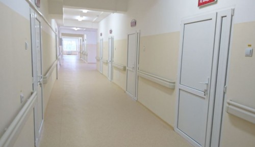Москвичи могут посещать врачей 25 поликлиник по новым адресам
