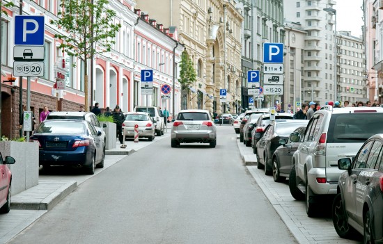 Автомобилистов Ясенева просят быть внимательными при парковке 1 июля