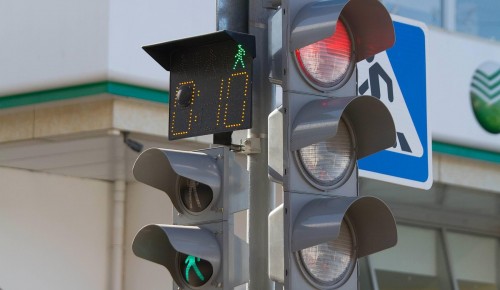 В районе Ясенево проводится замена светофоров